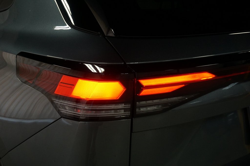 2025 Volkswagen Tiguan SE R-Line Black photo 29