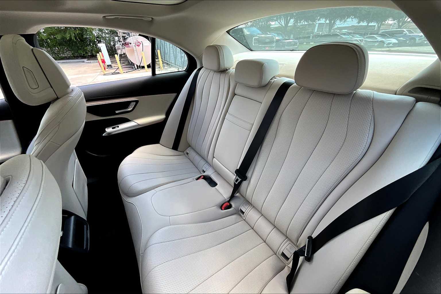 2025 Mercedes Benz E 350 4MATIC photo 18