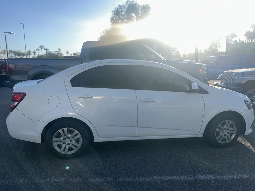 2017 Chevrolet Sonic LS photo 4