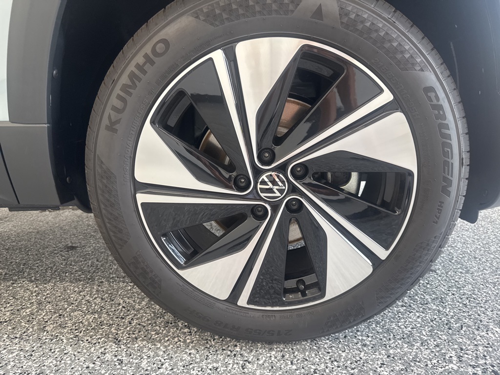 2025 Volkswagen Taos SE photo 7