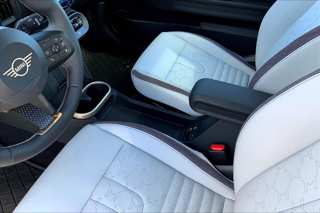 2025 Mini Cooper S Hardtop 2 Door Iconic photo 6
