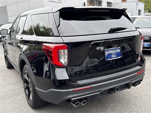 2022 Ford Explorer ST photo 2