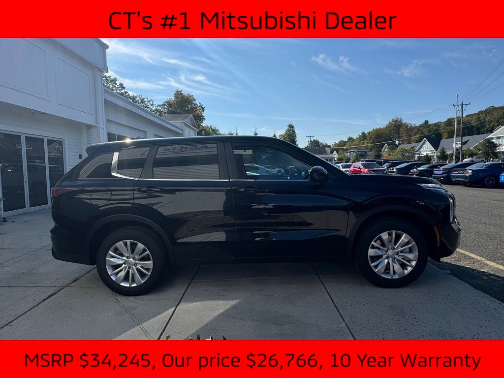 2025 Mitsubishi Outlander ES photo 4