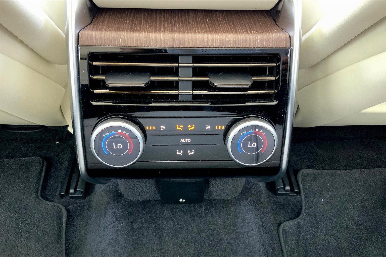 2022 Land Rover Range Rover SE photo 29
