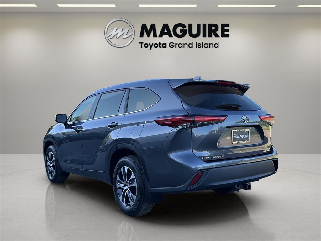 2023 Toyota Highlander XLE photo 2