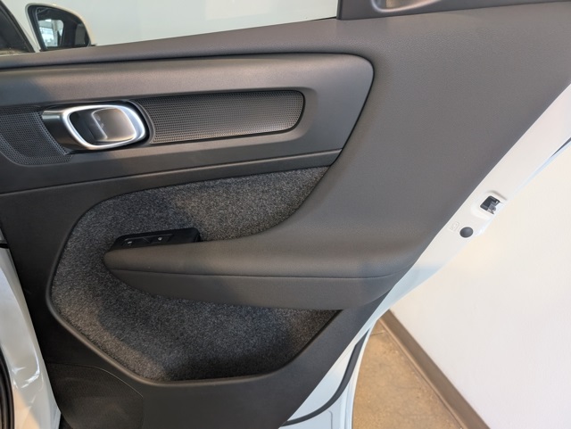 2025 Volvo XC40 photo 22