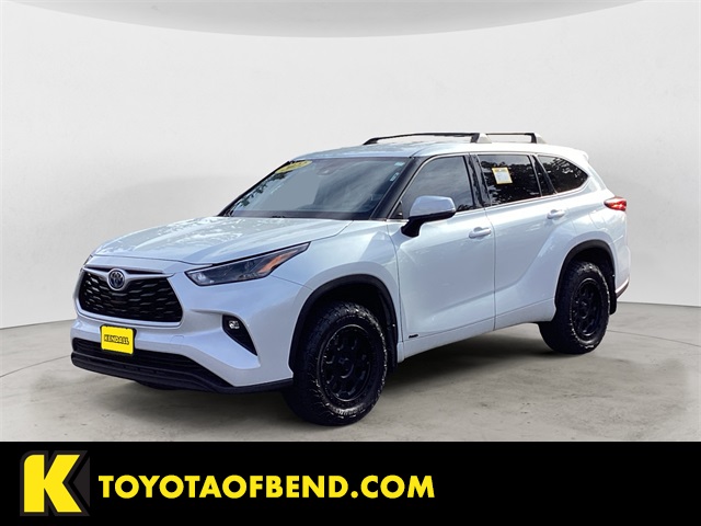 2022 Toyota Highlander LE's photo