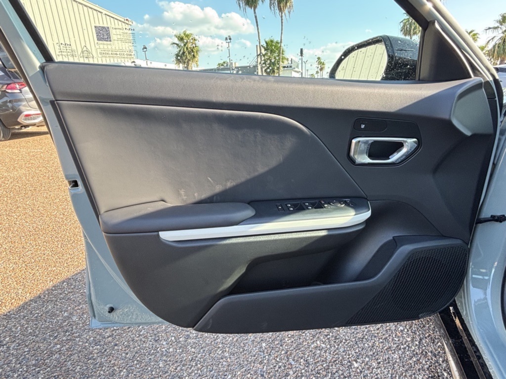 2025 Kia K4 GT-Line photo 15