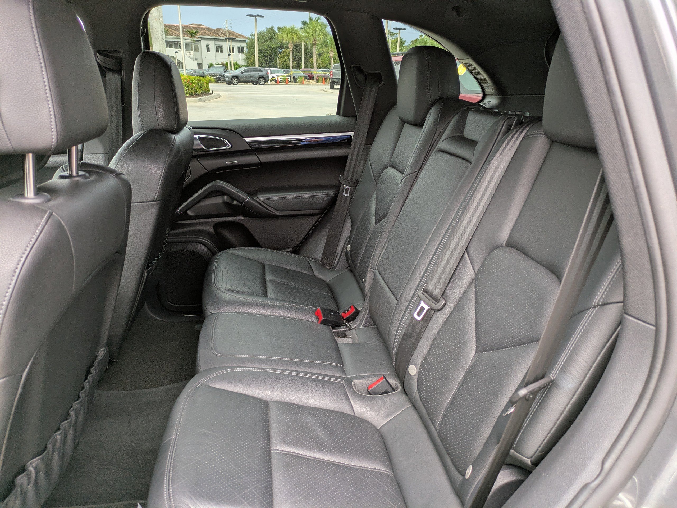 2011 Porsche Cayenne photo 14