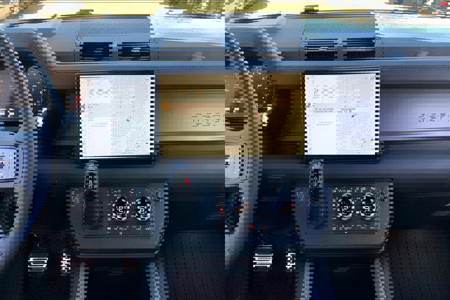 2025 Land Rover Defender 110 X photo 4