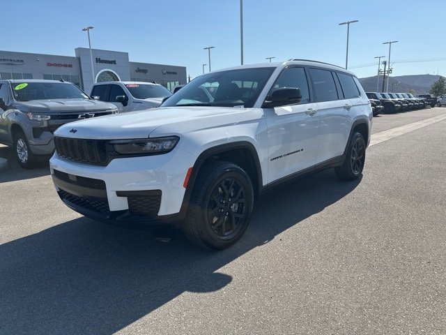 2024 Jeep Grand Cherokee Altitude photo 4
