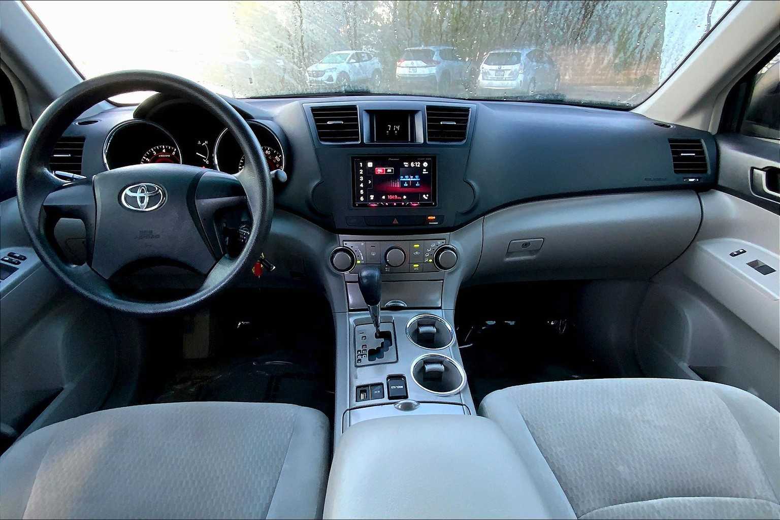 2010 Toyota Highlander Base photo 11