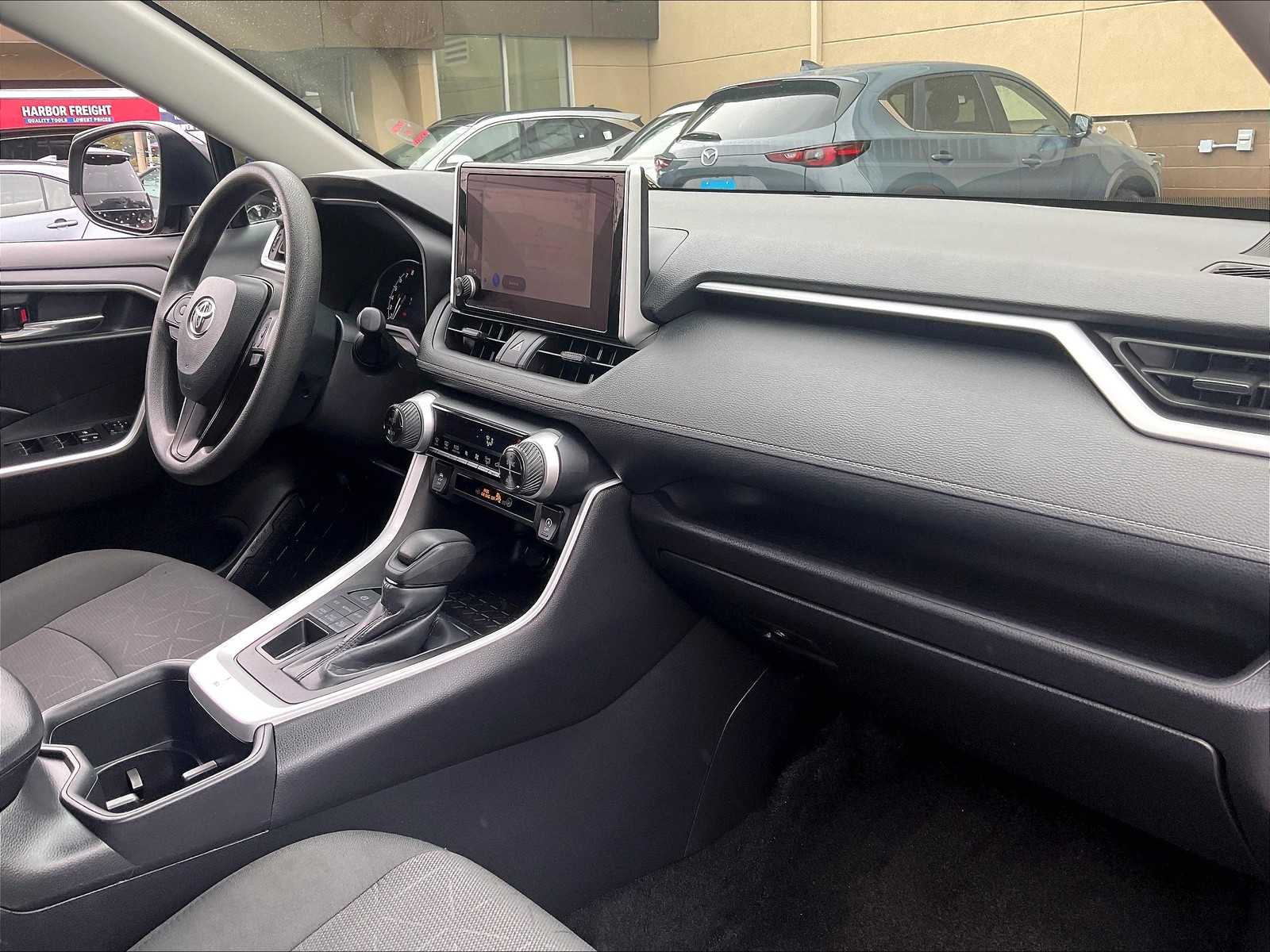 2024 Toyota RAV4 XLE photo 14