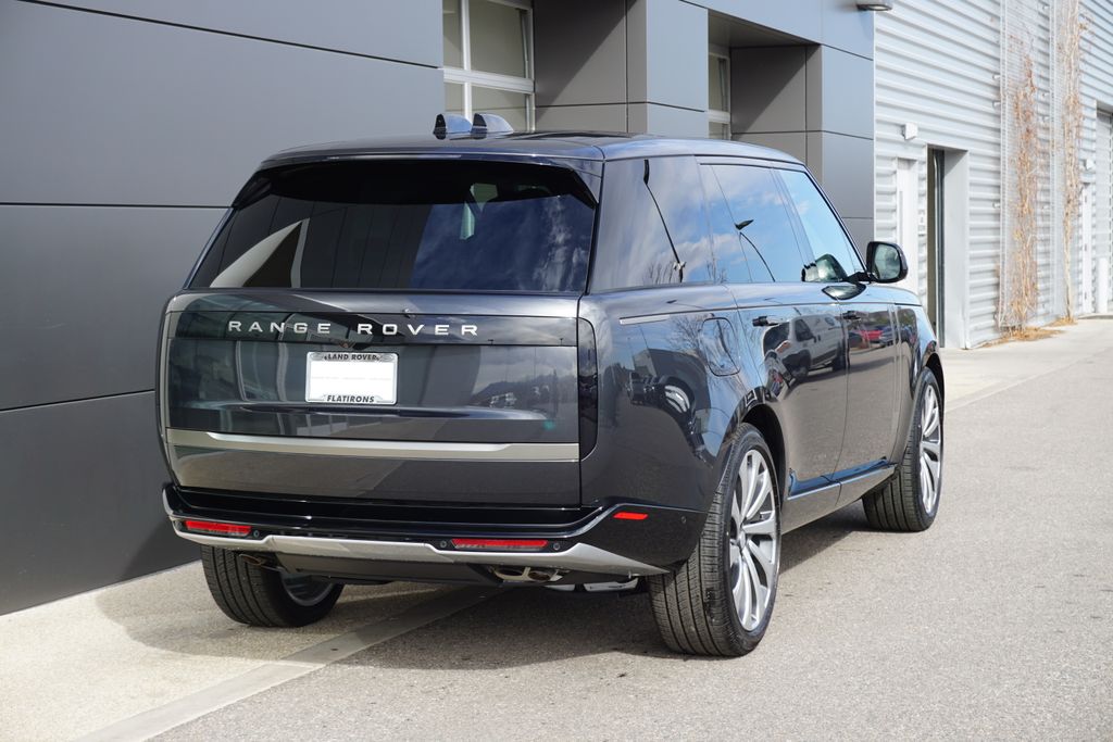 2025 Land Rover Range Rover SE photo 2