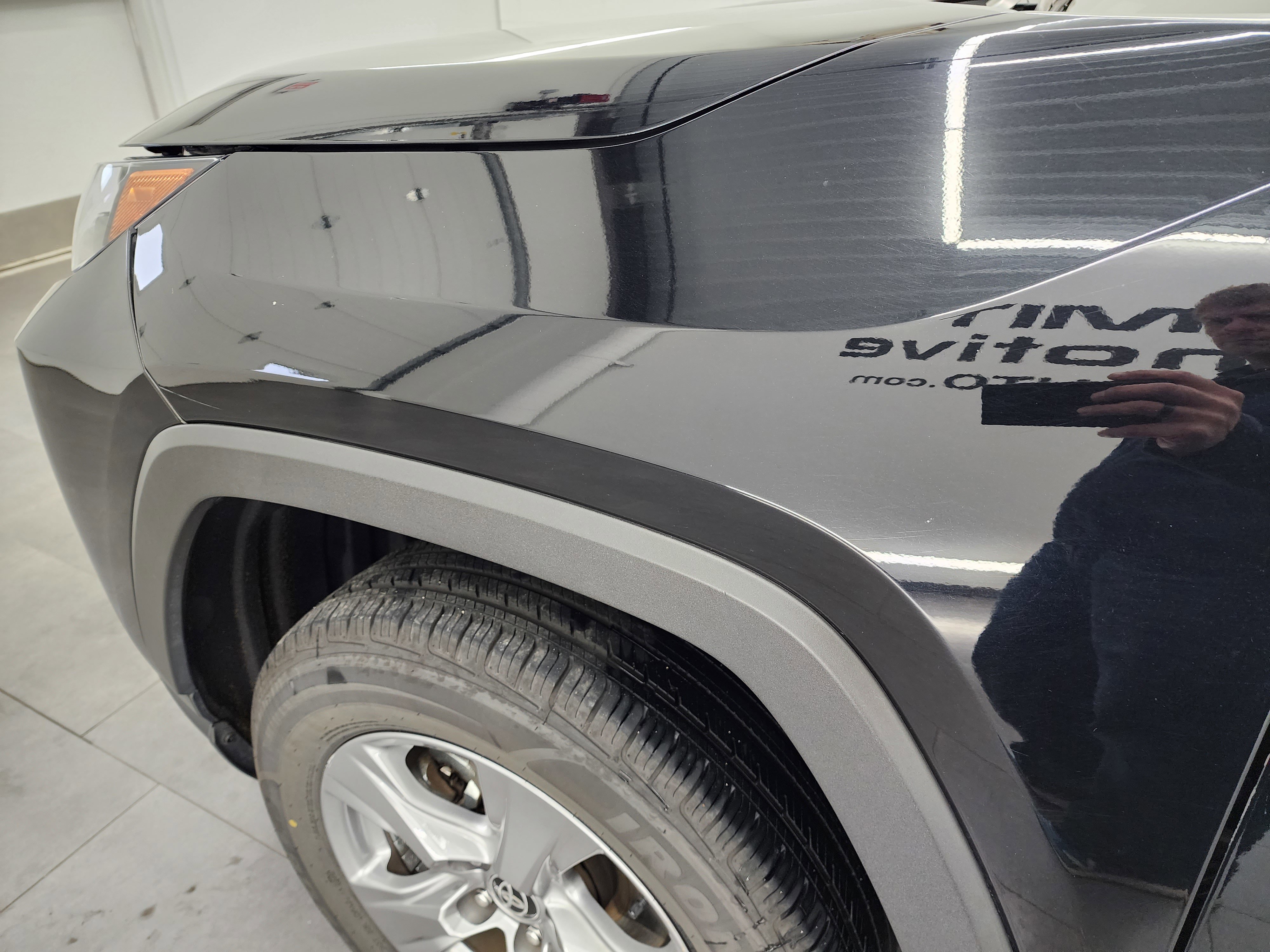 2024 Toyota RAV4 XLE photo 4