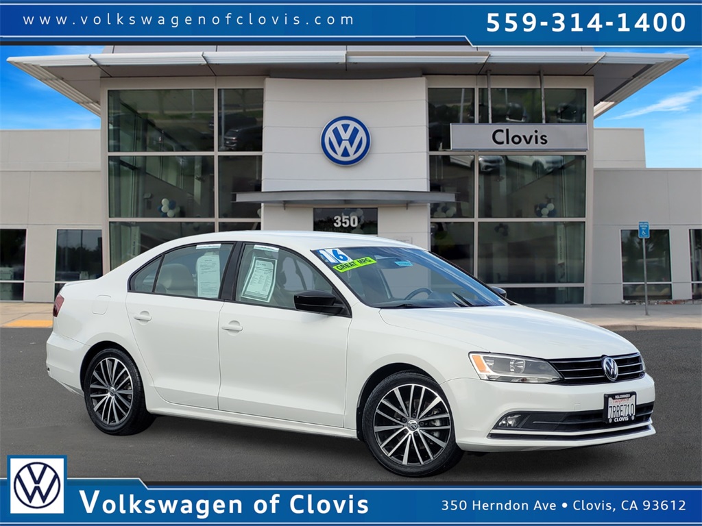 2016 Volkswagen Jetta Sport's photo