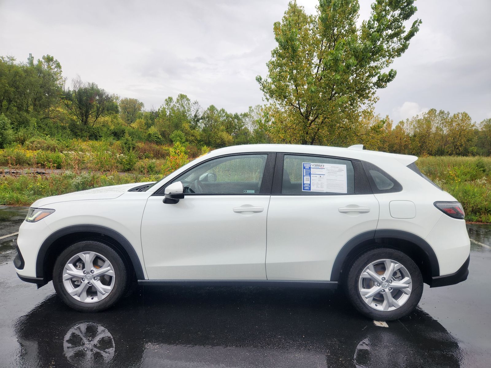 2023 Honda HR-V LX photo 3