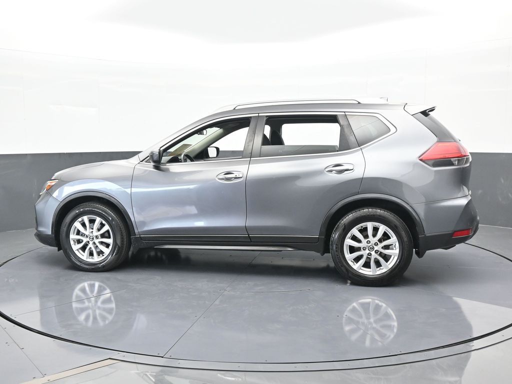 2017 Nissan Rogue SV photo 3
