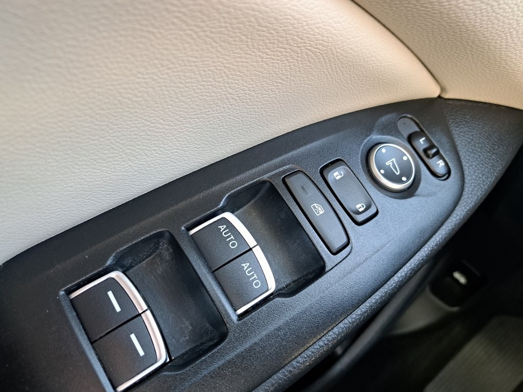 2018 Honda Accord LX photo 16