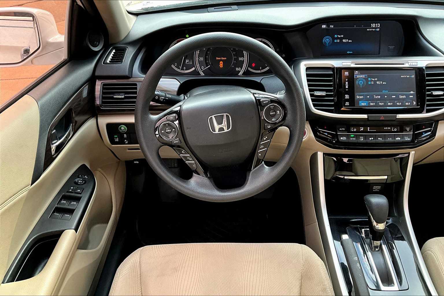 2017 Honda Accord EX photo 4