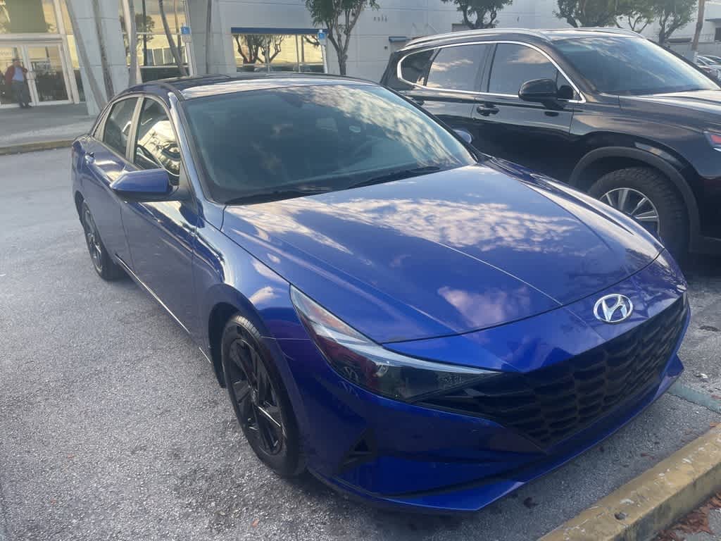 2023 Hyundai Elantra SEL photo 3