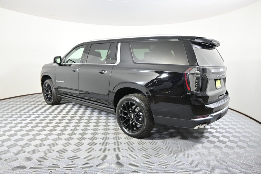 2026 Chevrolet Suburban High Country photo 3