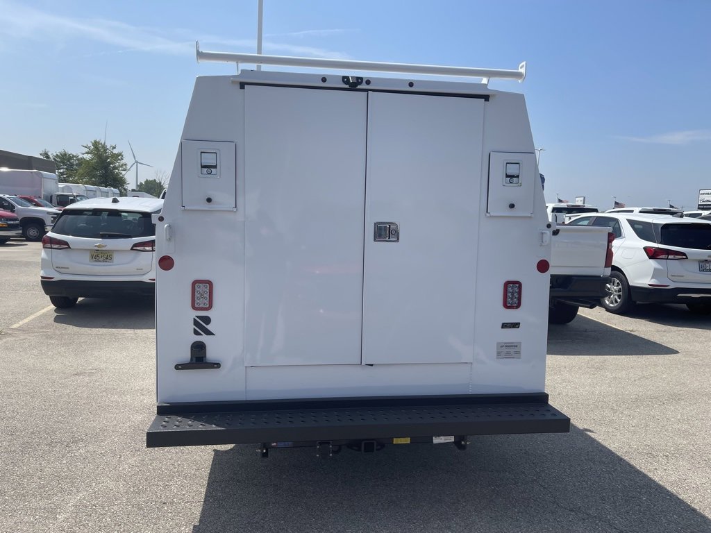 2025 Chevrolet Express Cutaway 3500 photo 7