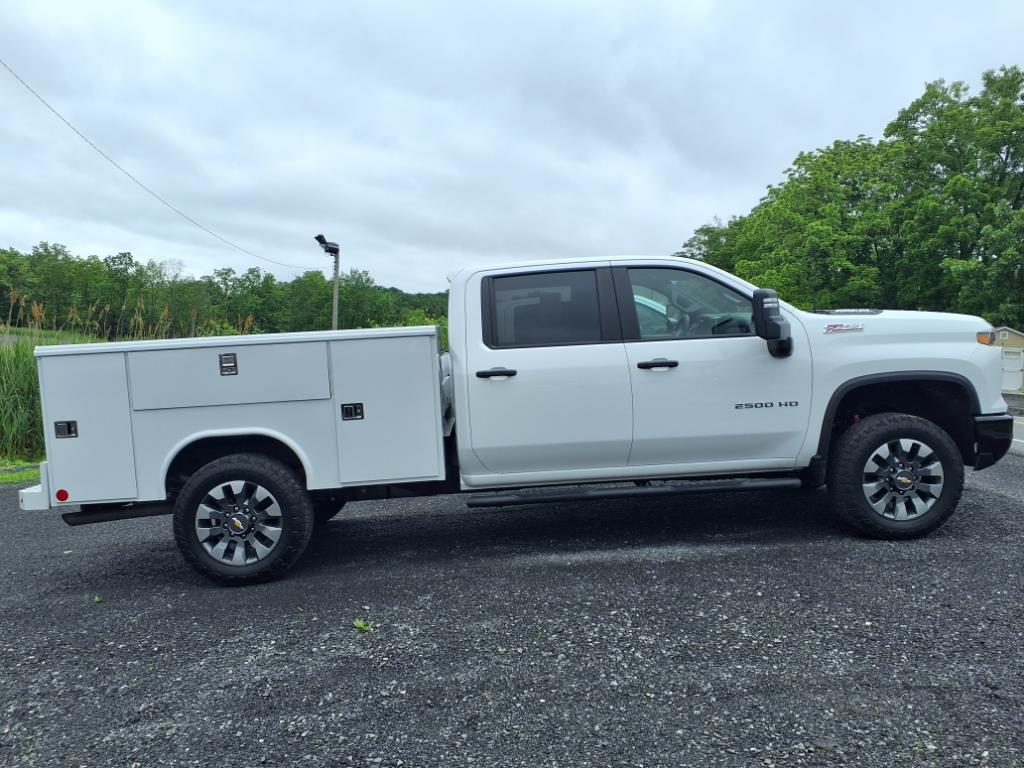 2024 Chevrolet Silverado 2500HD Custom photo 8