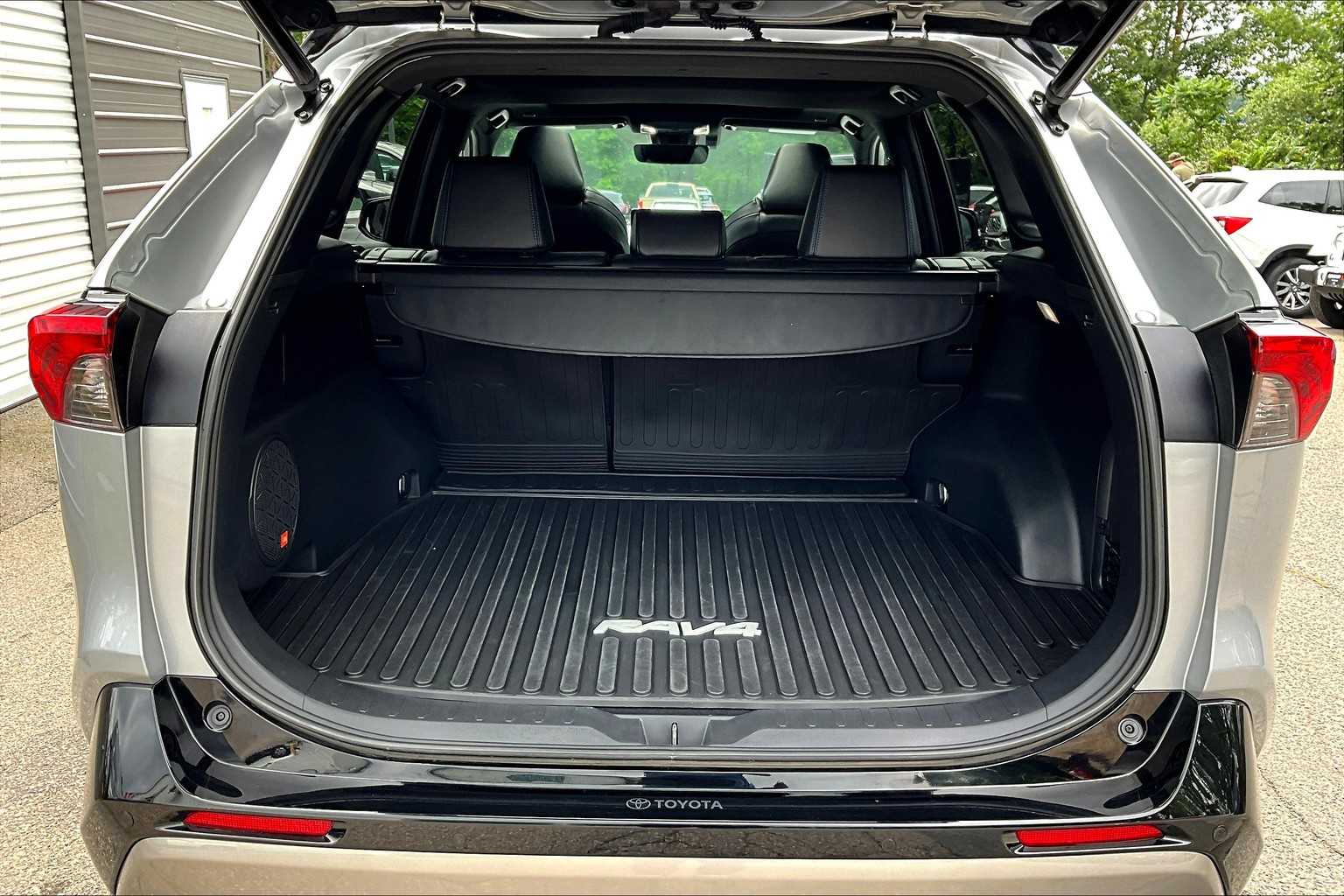 2023 Toyota RAV4 Hybrid XSE photo 27