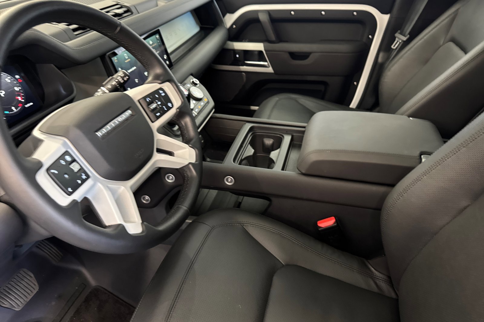 2024 Land Rover Defender S photo 4