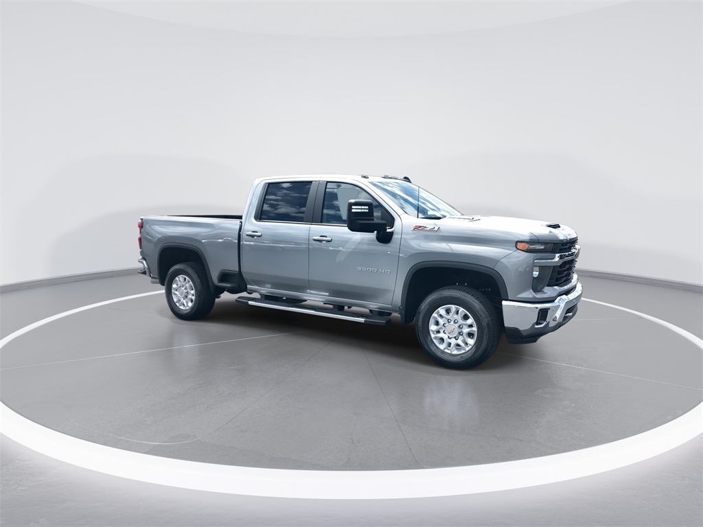2025 Chevrolet Silverado 3500HD LT photo 2