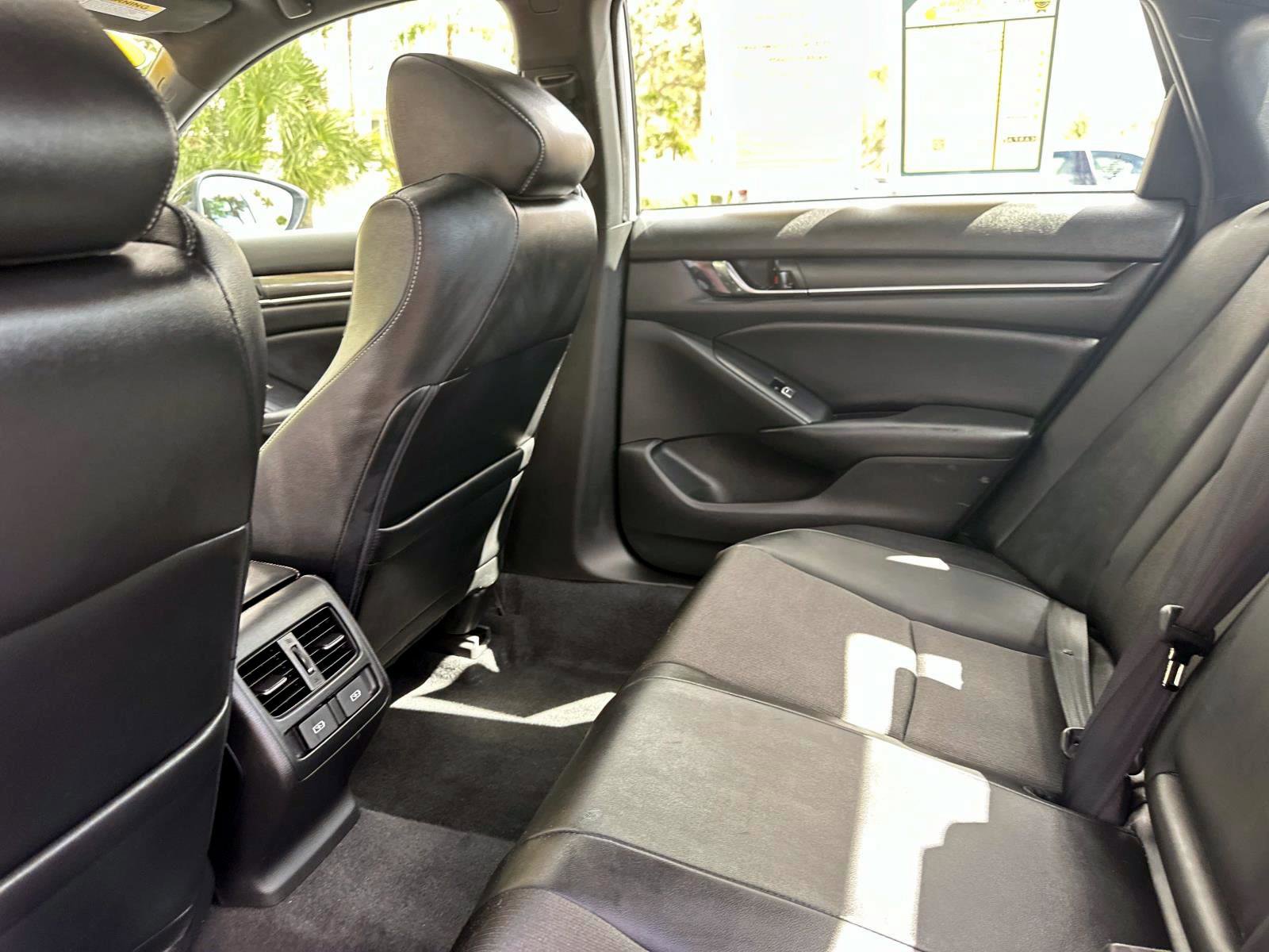 2022 Honda Accord Sport 2.0T photo 13
