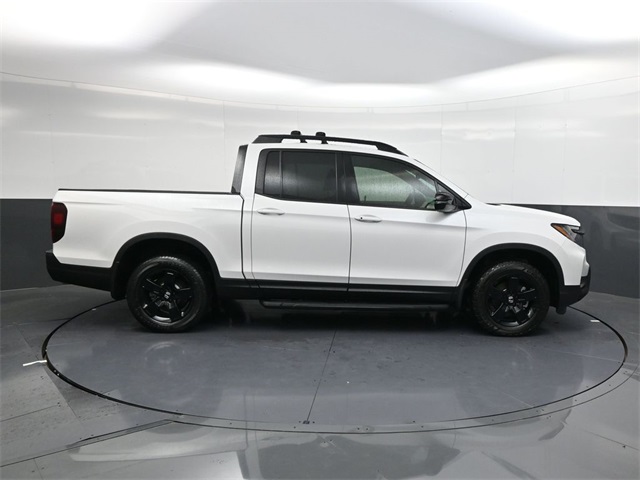 2025 Honda Ridgeline Black Edition photo 3