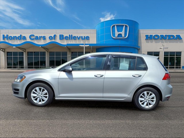 2016 Volkswagen Golf TSI S photo 2