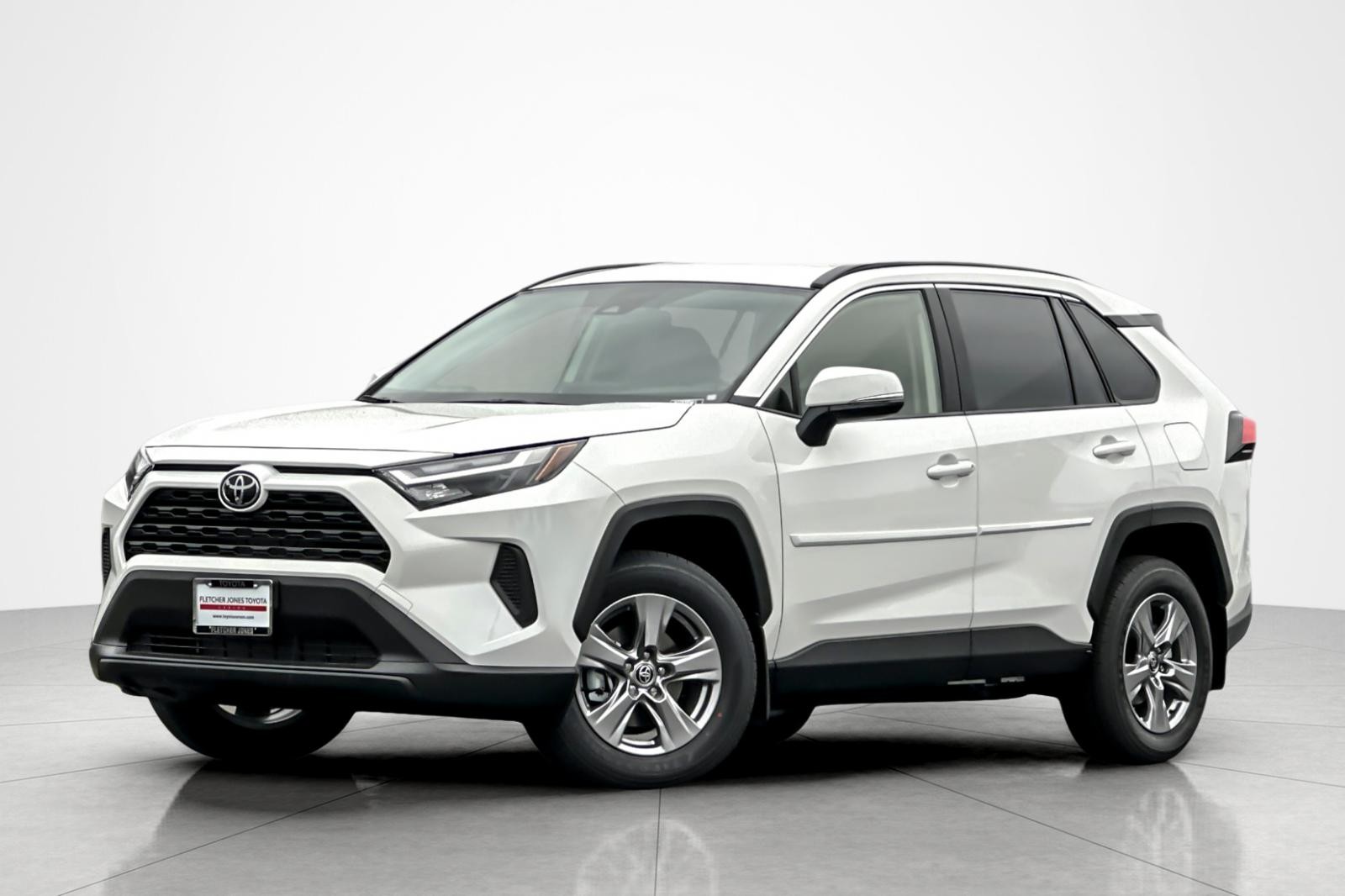 2025 Toyota RAV4 XLE's photo