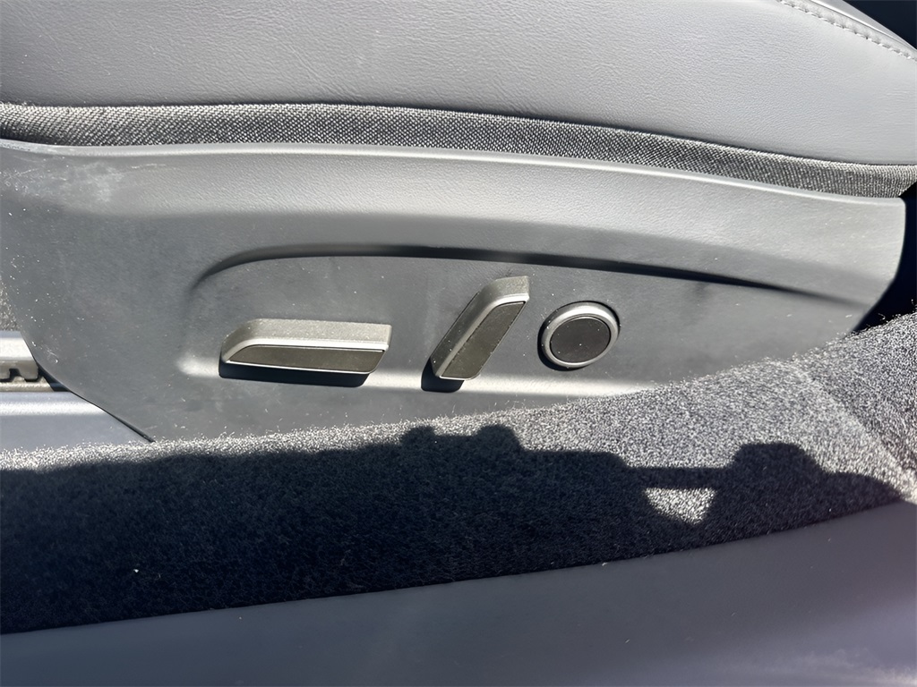 2025 Tesla Model 3 Long Range photo 10