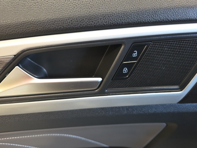 2022 Volkswagen Atlas Cross Sport V6 SE Technology photo 17