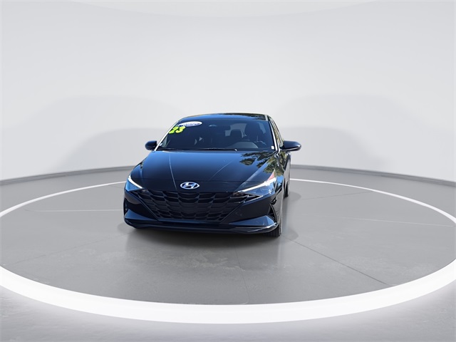2023 Hyundai Elantra SEL photo 3