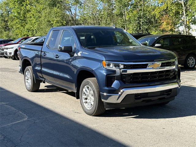 2022 Chevrolet Silverado 1500 LT photo 3