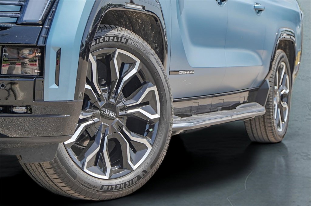 2025 Gmc Sierra EV Denali photo 2