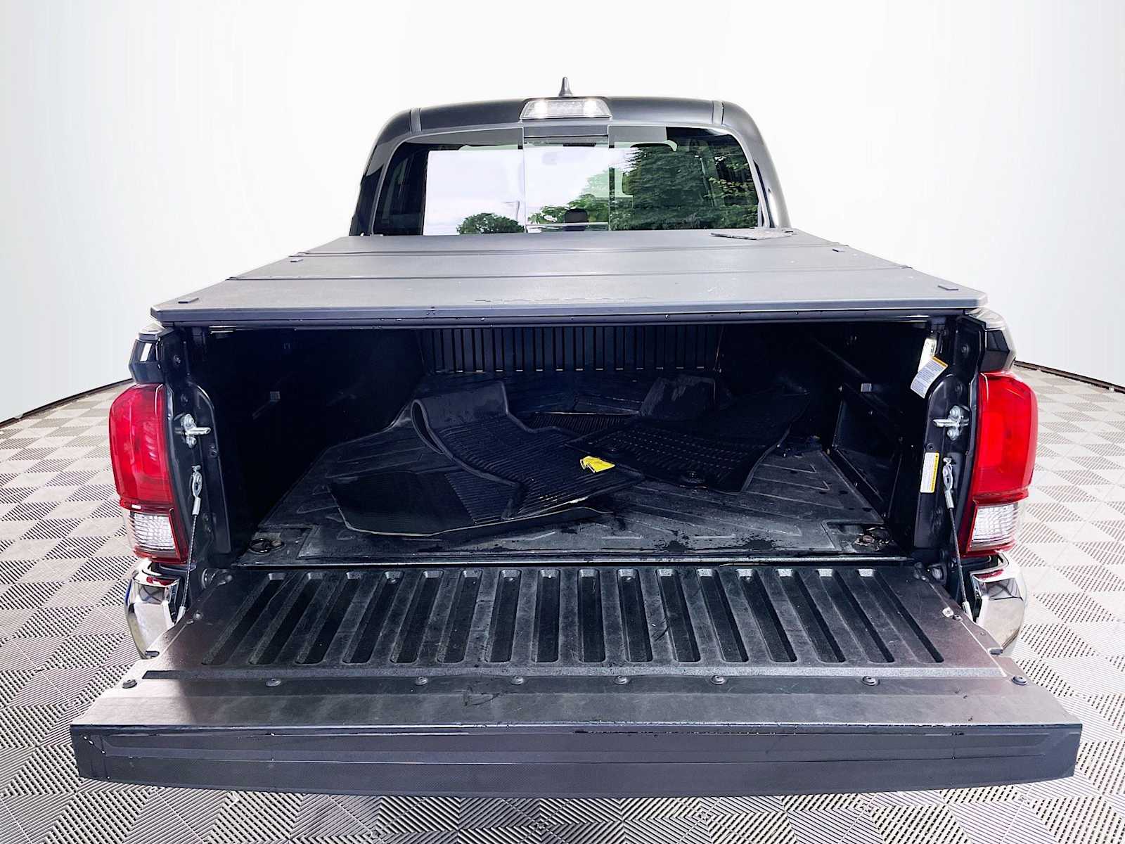 2022 Toyota Tacoma SR5 photo 23