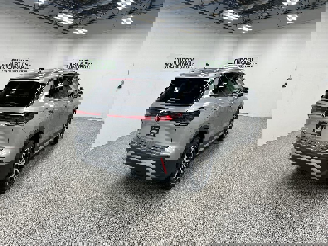 2025 Volkswagen Tiguan SE photo 4