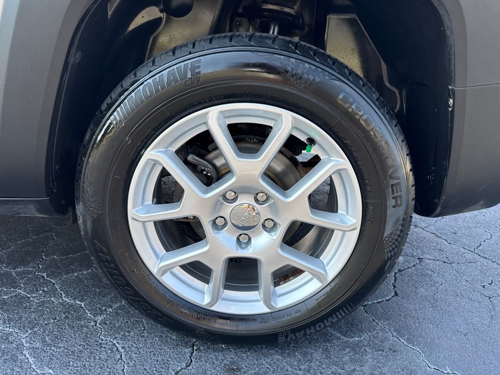 2019 Jeep Renegade Latitude photo 18