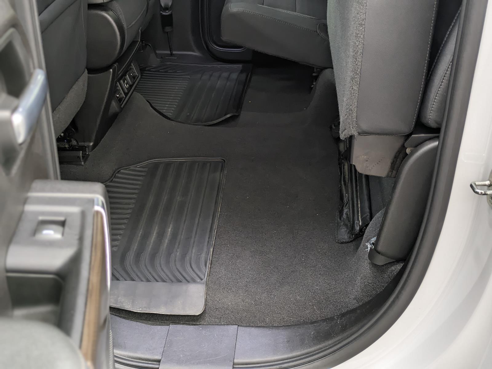 2019 Chevrolet Silverado 1500 RST photo 12
