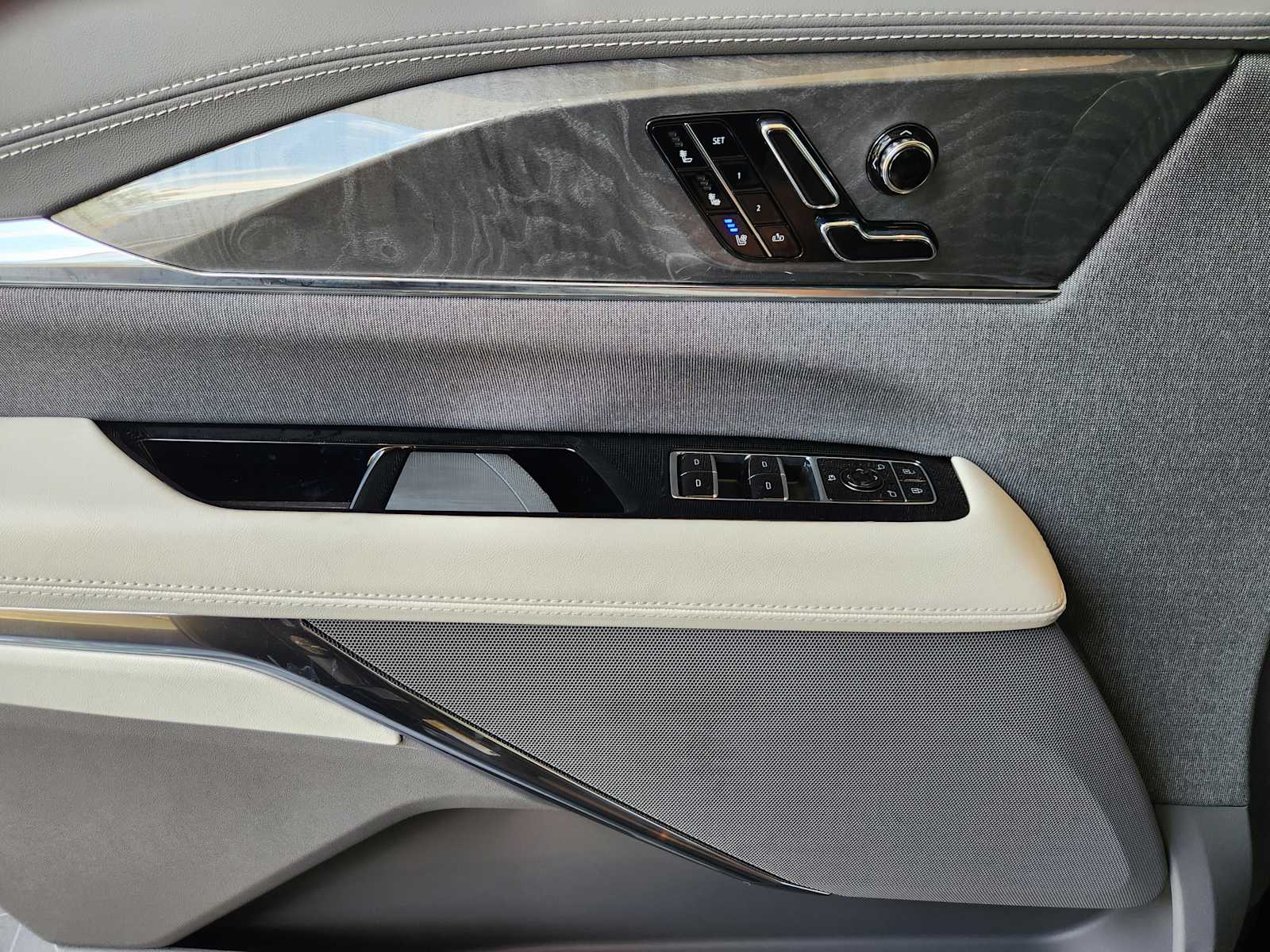 2026 Cadillac Escalade IQ Sport photo 15