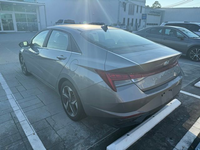 2023 Hyundai Elantra Limited photo 3