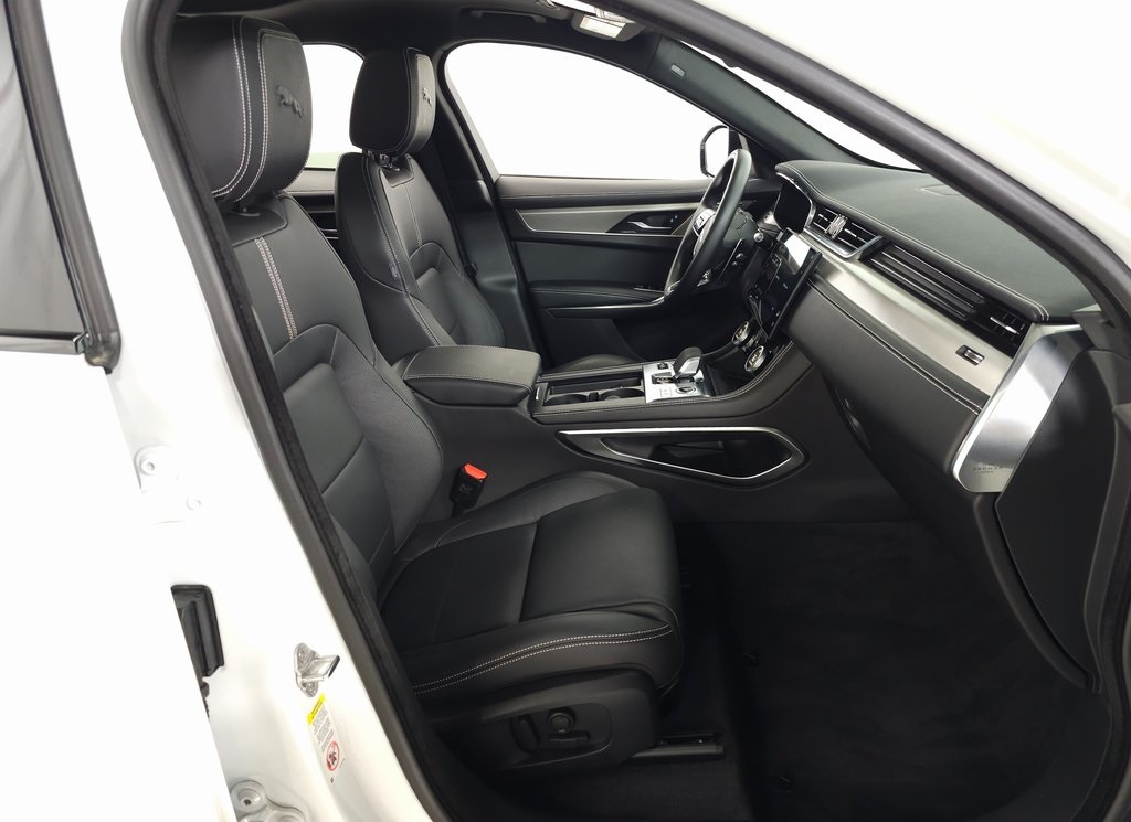 2025 JAGUAR F-PACE - Image 33