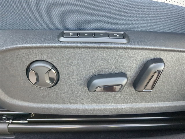2025 Volkswagen ID.4 Pro Plus photo 21