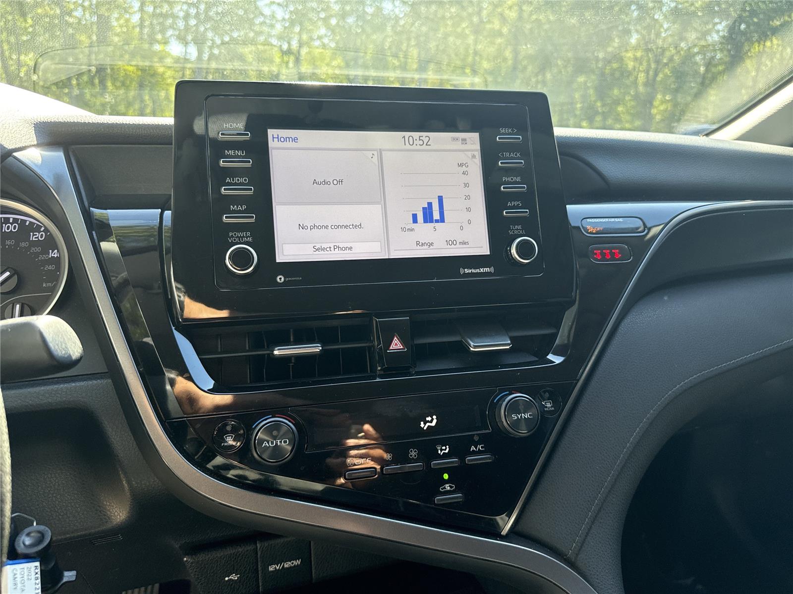 2022 Toyota Camry LE photo 24