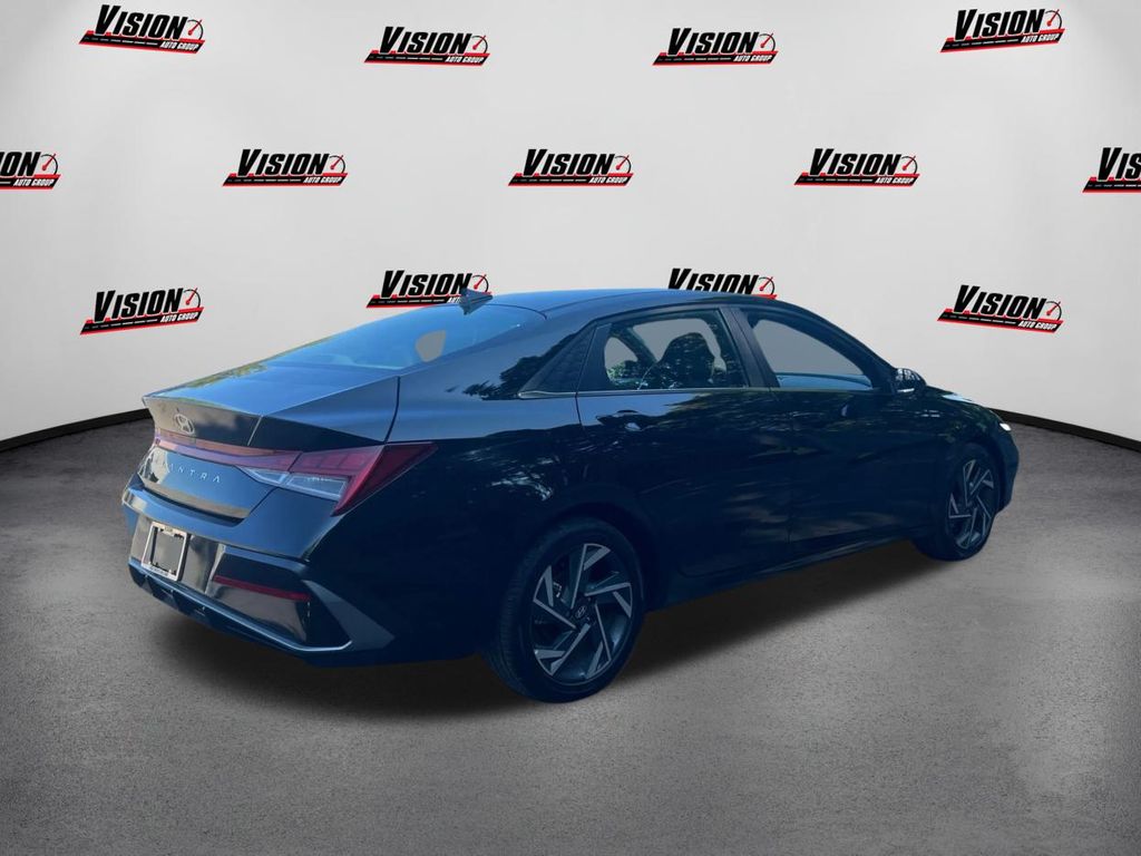 2025 Hyundai Elantra SEL Convenience photo 5